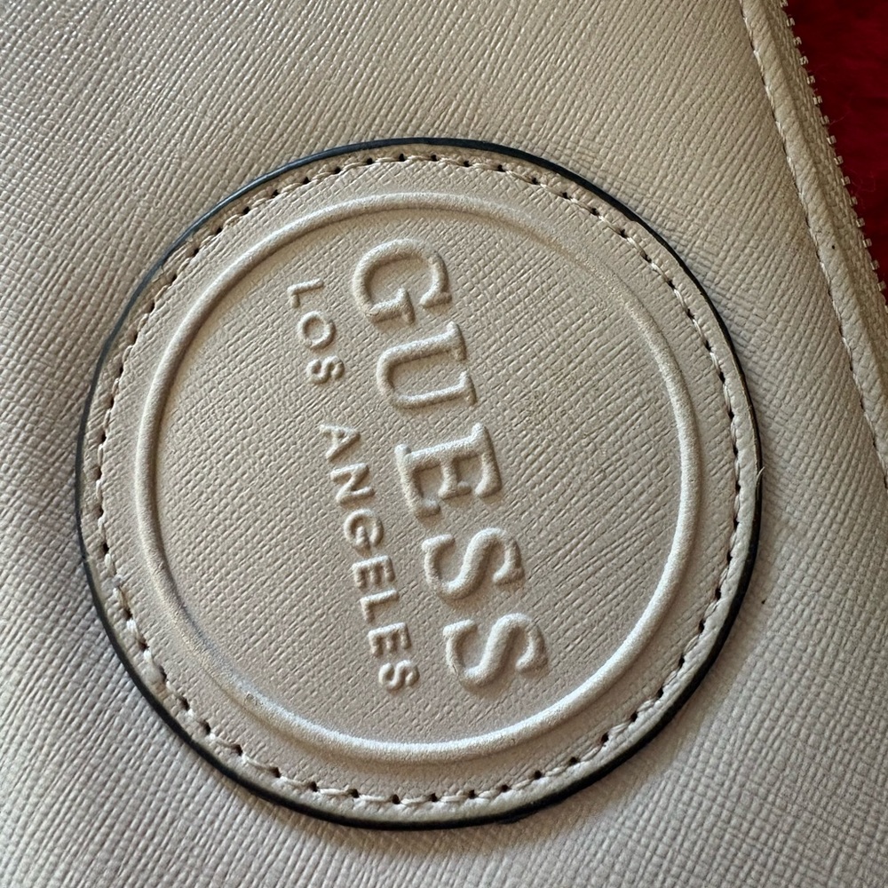 Guess Wallet - Picture 9 of 10